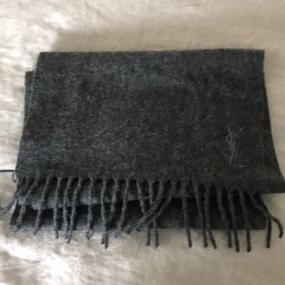 YSL scarf🧣